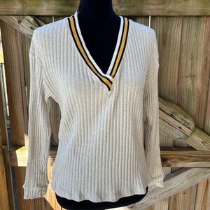 Lush Long Sleeve Ribbed Oatmeal V-Neck Sweater Size M
